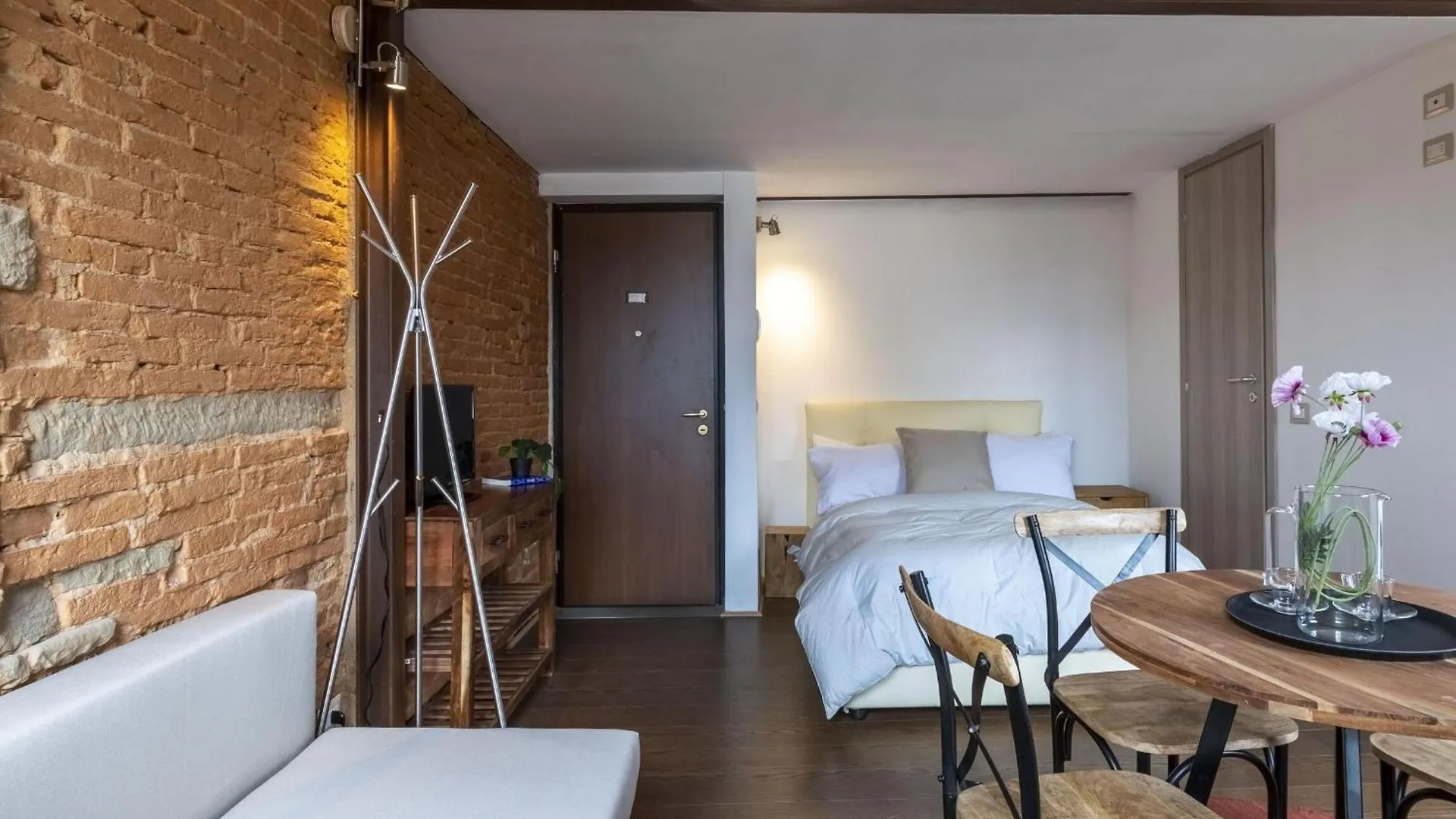 Italian Experience-Brunelleschi Loft Apartment Florence Italy