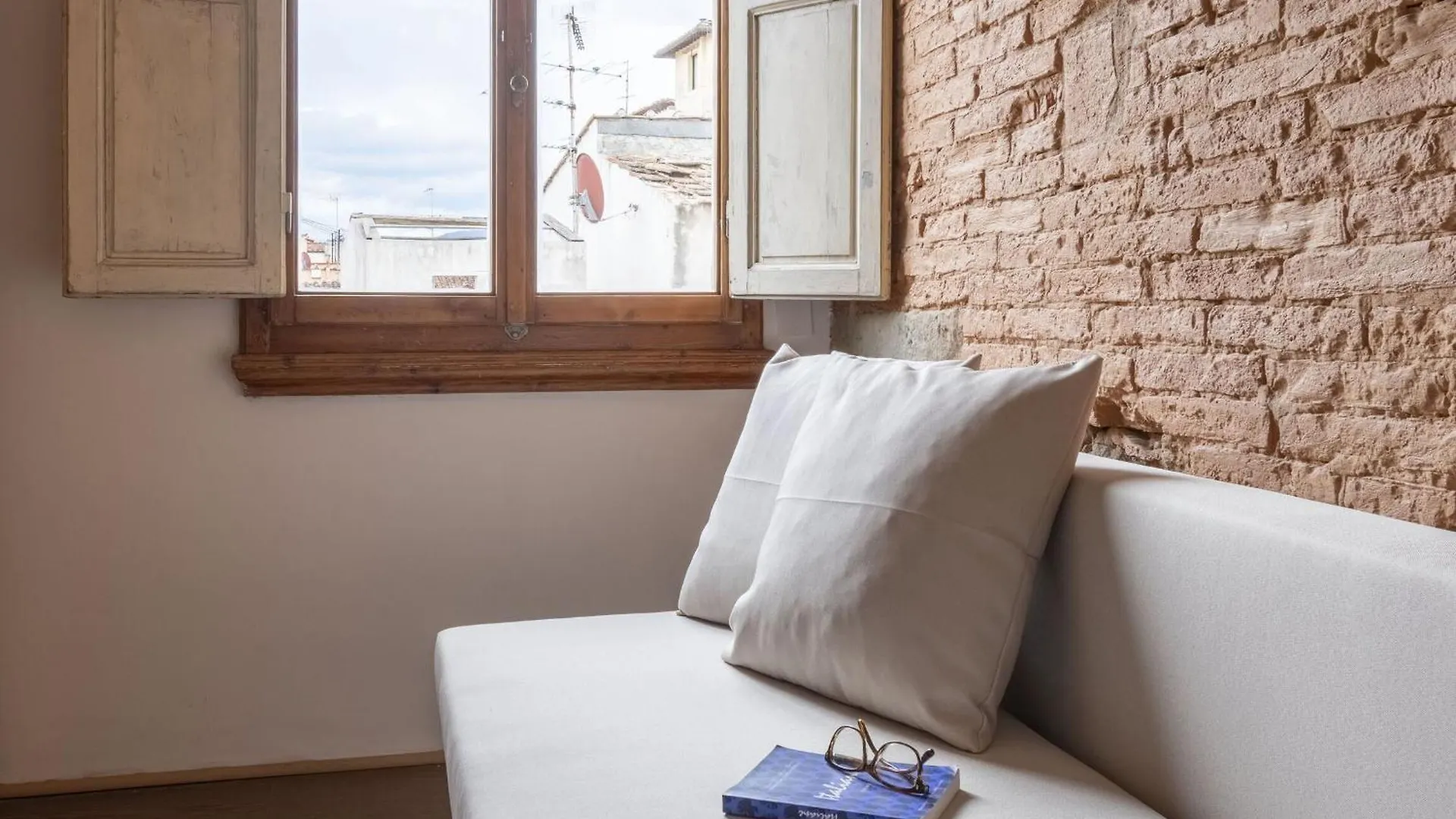 Italian Experience-Brunelleschi Loft Apartment Florence